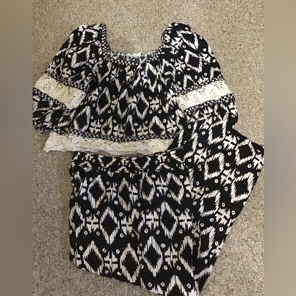 Woman’s size medium two-piece pants and top Christian Soriano New York boho set